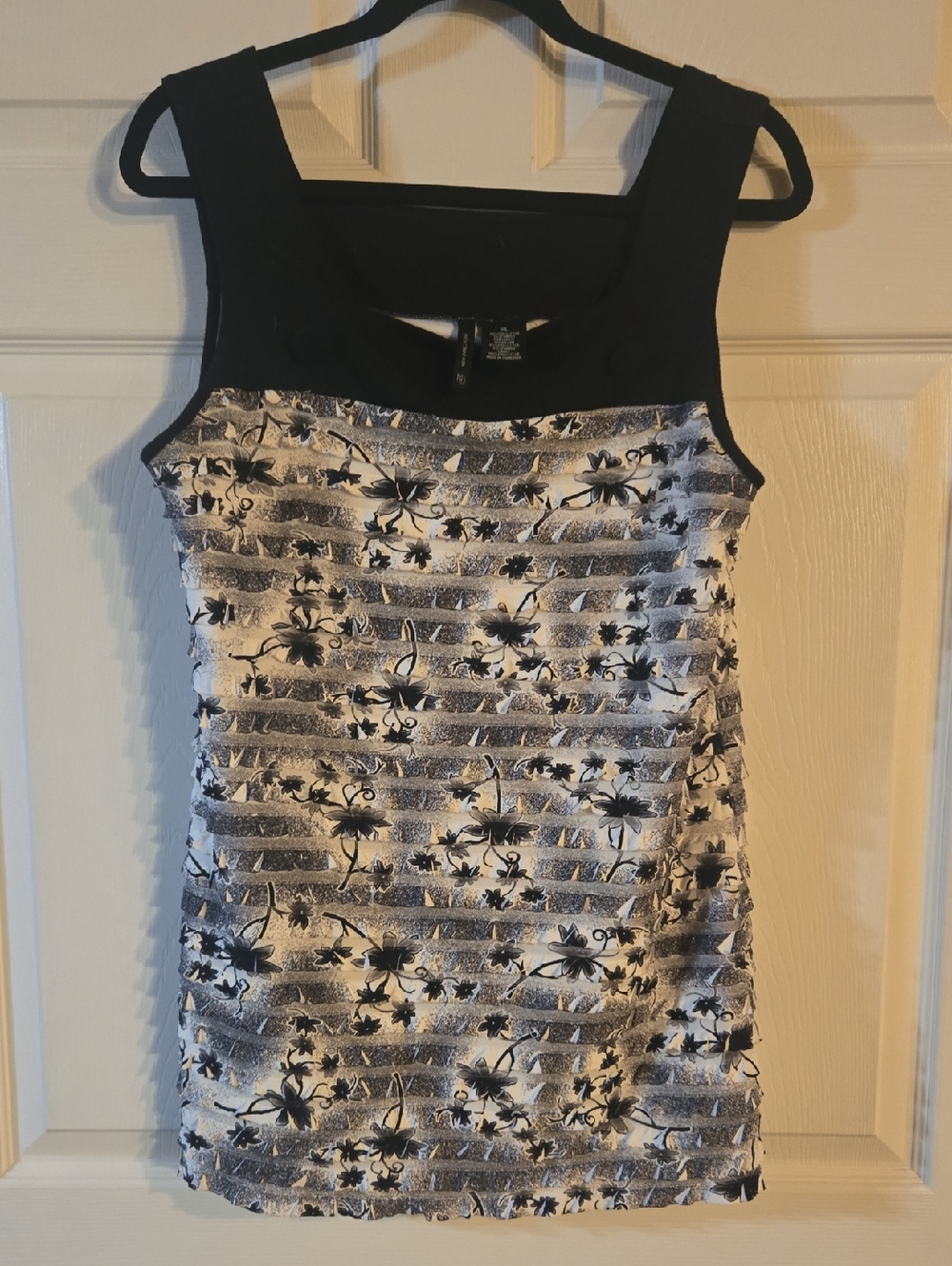 New directions Black and White Floral Shell